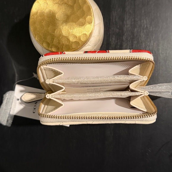 Coach Essential Small Zip Around Card Case With Quilting And Heart Print - Picture 8 of 8